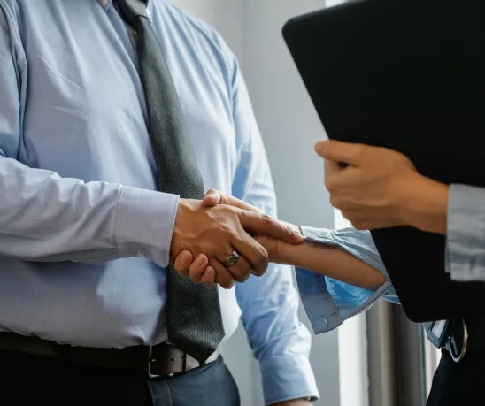 Equipe da Nova Developments em reunião de alinhamento de projeto